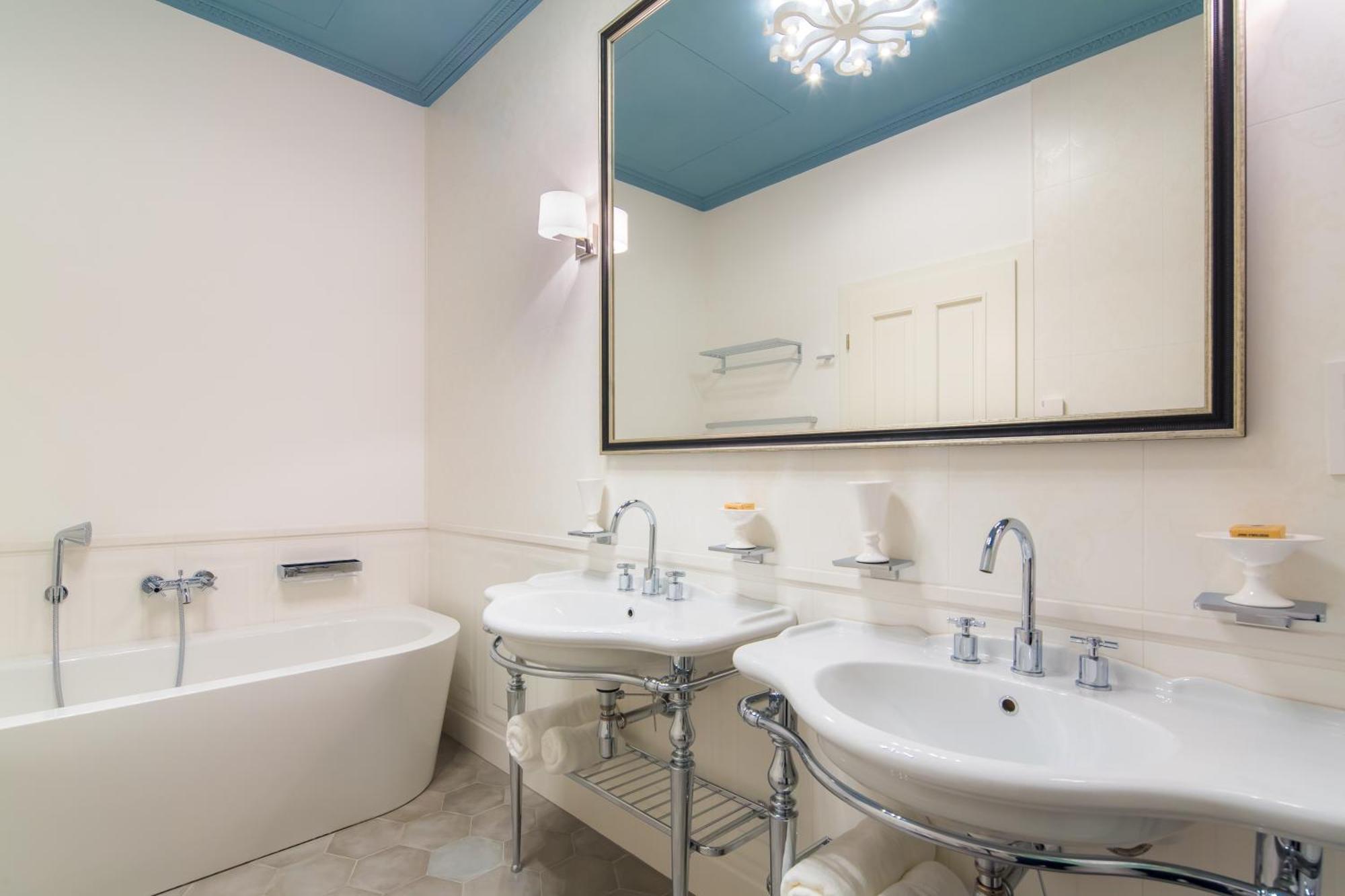 Rubin Luxury Apartments (Adults Only) Κάρλοβι Βάρι Δωμάτιο φωτογραφία